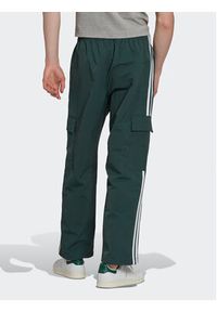 Adidas - adidas Spodnie dresowe adicolor 3 Stripes HN6736 Zielony Relaxed Fit. Kolor: zielony. Materiał: syntetyk, dresówka #6