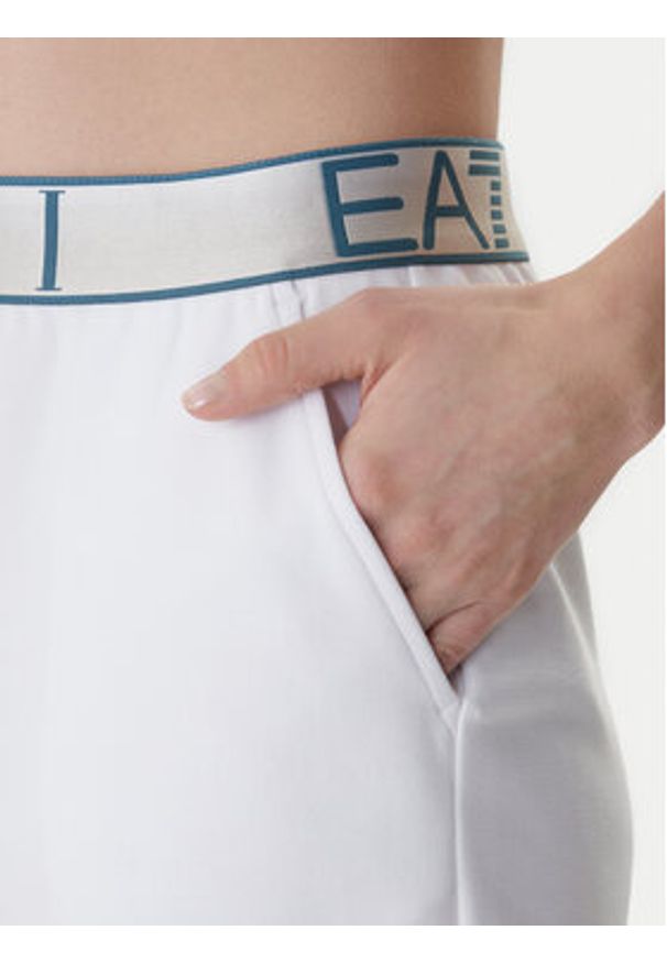 EA7 Emporio Armani Szorty sportowe 7W001153 AF12501 Biały Regular Fit. Kolor: biały. Materiał: syntetyk