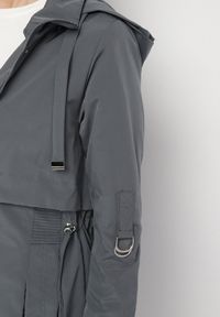 Born2be - Szara Kurtka w Stylu Parki z Odpinanym Kapturem i Troczkami Halirsa. Okazja: na spacer, na co dzień. Typ kołnierza: golf. Kolor: szary. Materiał: jeans, dzianina. Styl: casual, klasyczny #3