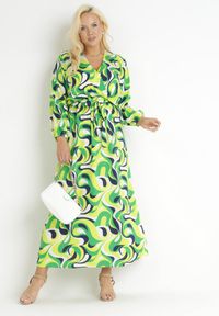 Born2be - Zielona Rozkloszowana Sukienka Maxi w Fantazyjny Print Blanis. Kolor: zielony. Materiał: materiał. Wzór: nadruk. Typ sukienki: kopertowe. Długość: maxi #1