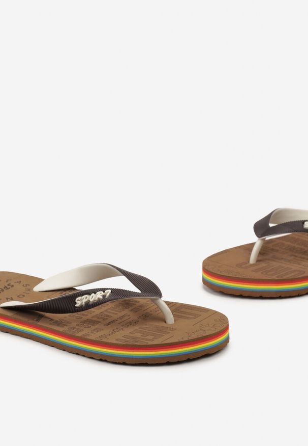 Born2be - Jasnobrązowe Klapki Japonki z Ekoskóry na Kolorowej Podeszwie Irnama. Okazja: na plażę. Kolor: brązowy. Wzór: kolorowy. Styl: sportowy