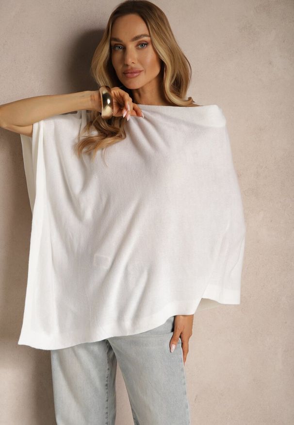 Renee - Biała Bluzka Narzutka o Asymetrycznym Fasonie Oversize Daiko. Okazja: na co dzień. Kolor: biały. Materiał: jeans. Długość rękawa: długi rękaw. Długość: długie. Styl: casual, elegancki