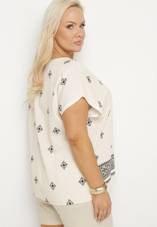 Born2be - Jasnobeżowa Bluzka ze Wzorem w Stylu Boho Frolzedi. Okazja: na co dzień. Kolor: beżowy. Materiał: jeans. Styl: boho