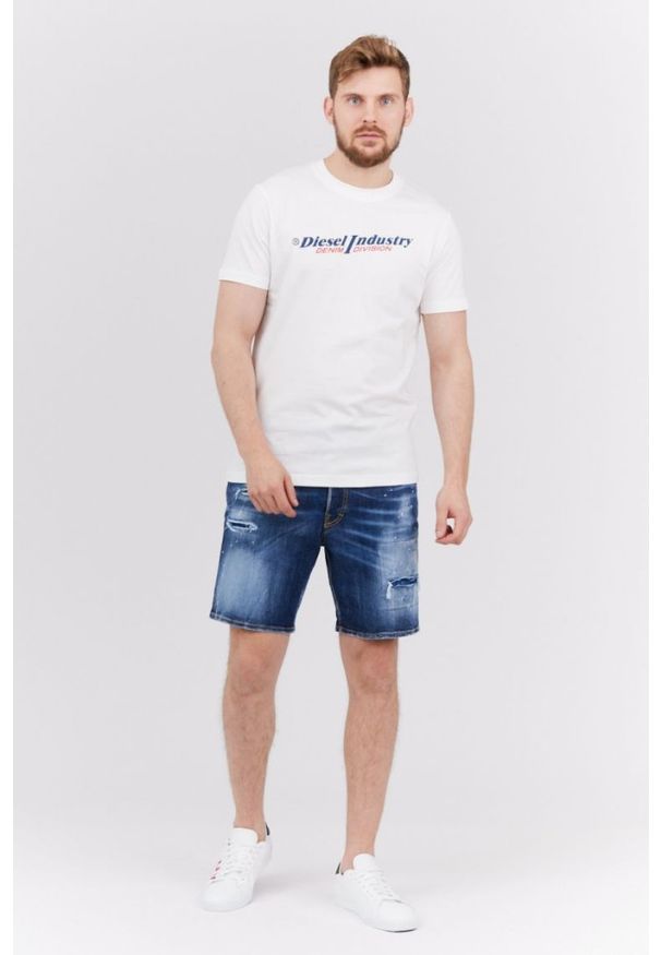 Diesel - DIESEL Biały t-shirt męski z granatowym logo, Rozmiar L. Kolor: biały. Materiał: prążkowany