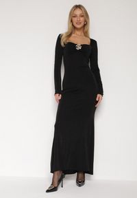 Born2be - Czarna Sukienka Koktajlowa z Biżuteryjną Aplikacją i Długim Rękawem Idivianne. Kolor: czarny. Długość rękawa: długi rękaw. Wzór: aplikacja. Typ sukienki: dopasowane. Styl: wizytowy #1