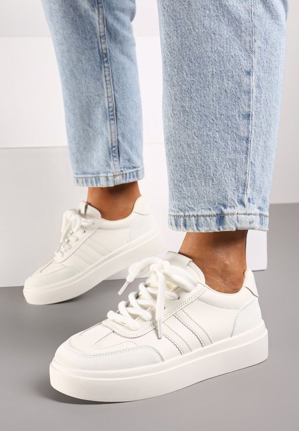 Born2be - Białe Sneakersy na Grubej Podeszwie z Paskami i Sznurowaniem Tiariel. Zapięcie: pasek. Kolor: biały