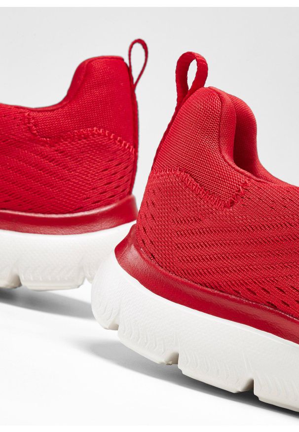 bonprix - Wygodne sneakersy Skechers z pianką memory. Kolor: czerwony. Materiał: materiał