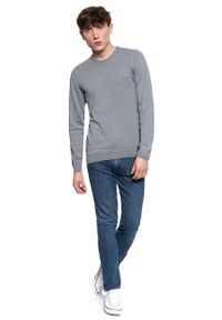 Mustang - MĘSKI SWETER MUSTANG Basic C-Neck Jumper MID GREY MELANGE 1006812 4140. Materiał: bawełna, jeans. Sezon: lato. Styl: klasyczny, elegancki