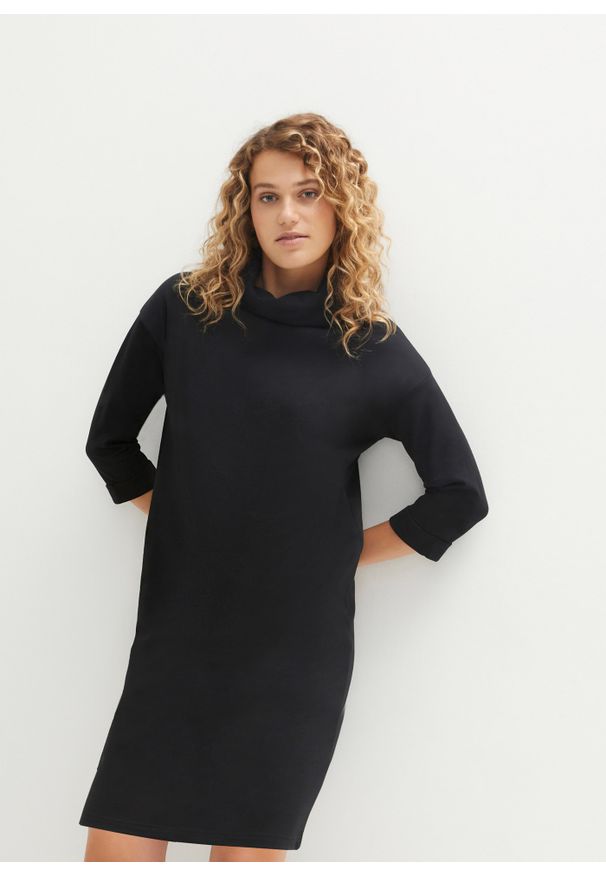 bonprix - Sukienka dresowa z szerokim golfem. Typ kołnierza: golf. Kolor: czarny. Materiał: dresówka