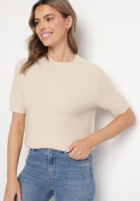 Born2be - Beżowy Sweter z Wełną z Krótkim Rękawem Dannoria. Okazja: na co dzień. Kolor: beżowy. Materiał: wełna. Długość rękawa: krótki rękaw. Długość: krótkie. Styl: casual, elegancki