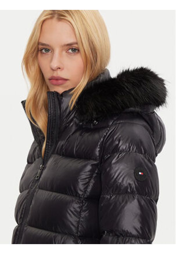 TOMMY HILFIGER - Tommy Hilfiger Płaszcz zimowy WW0WW43122 Czarny Regular Fit. Kolor: czarny. Materiał: syntetyk. Sezon: zima