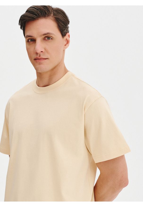 Pako Lorente - PAKO LORENTE – Beżowy t-shirt oversize. Okazja: na co dzień. Kolor: beżowy, oliwkowy. Materiał: bawełna. Styl: casual