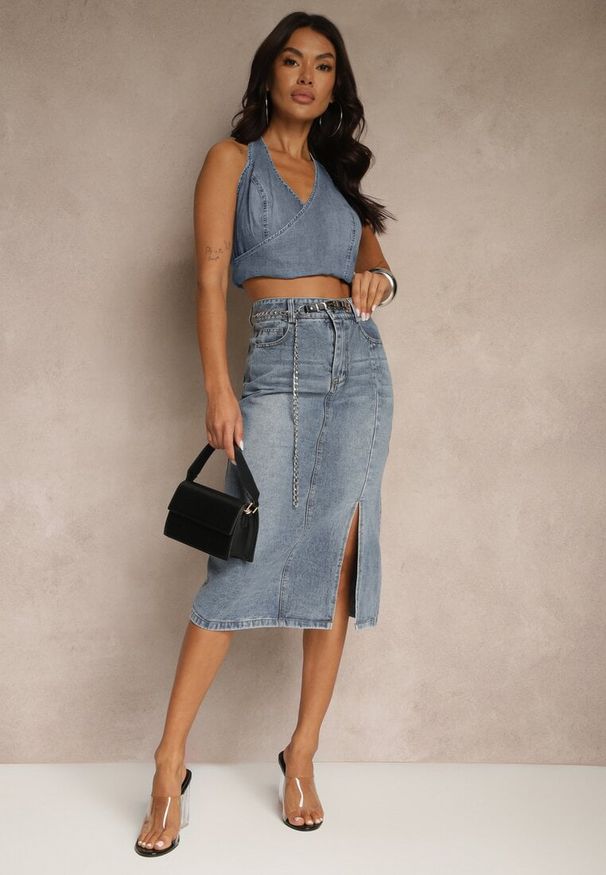 Renee - Granatowa Jeansowa Spódnica z Bawełny z Łańcuchem Lilurea. Okazja: na co dzień. Kolor: niebieski. Materiał: bawełna, jeans. Styl: klasyczny, elegancki, casual