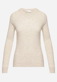 Born2be - Jasnobeżowy Klasyczny Sweter z Dekoltem w Szpic Felitha. Okazja: na co dzień, na spotkanie biznesowe, do pracy. Kolor: beżowy. Materiał: jeans. Długość rękawa: długi rękaw. Długość: długie. Styl: klasyczny #6