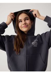 Reserved - Bluza z kapturem - ciemnoszary. Typ kołnierza: kaptur. Kolor: szary. Materiał: dzianina #1