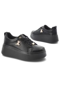 Sneakersy damskie Filippo, wykonane ze skóry naturalnej fason na wysokiej platformie, czarne, DP6246/26 BK. Okazja: na co dzień, na spacer. Zapięcie: sznurówki. Kolor: czarny. Materiał: skóra. Wzór: aplikacja. Obcas: na platformie. Styl: casual, klasyczny, elegancki #5