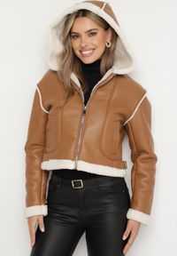 Born2be - Brązowa Krótka Kurtka Biker z Kapturem i Futrzanymi Wstawkami Daithia. Okazja: na co dzień. Typ kołnierza: kaptur. Kolor: brązowy. Materiał: futro. Długość: krótkie. Styl: casual #4