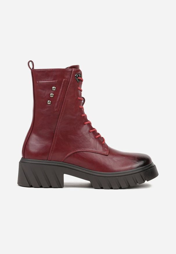 Renee - Bordowe Rockowe Botki Workery Zdobione Nitami Eratila. Okazja: na co dzień, na imprezę. Kolor: czerwony. Materiał: skóra, jeans. Szerokość cholewki: normalna. Wzór: aplikacja. Styl: rockowy