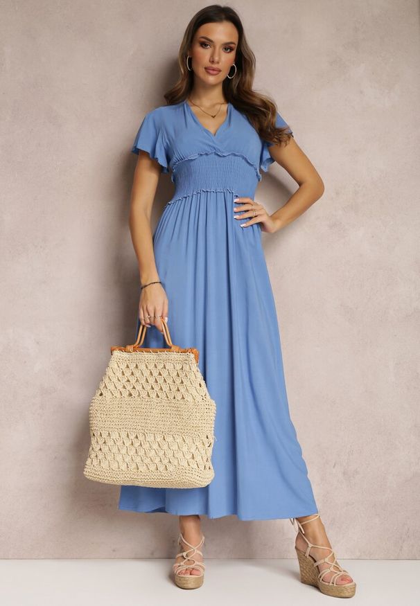 Renee - Niebieska Wiskozowa Sukienka z Kopertowym Dekoltem i Gumką w Pasie Shura. Kolor: niebieski. Materiał: wiskoza. Sezon: wiosna, lato. Typ sukienki: kopertowe. Długość: maxi