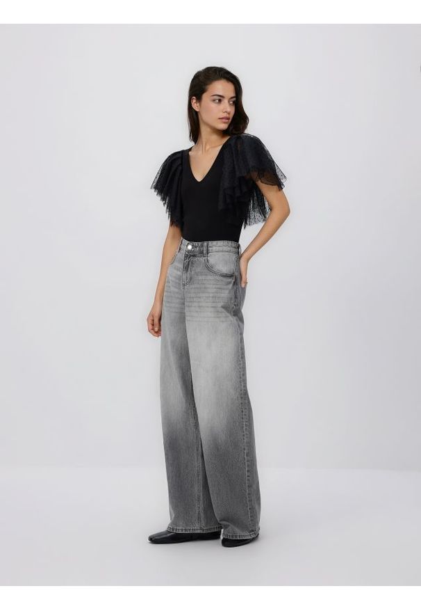 Reserved - Body z ozdobnymi rękawami - czarny. Kolor: czarny. Materiał: bawełna