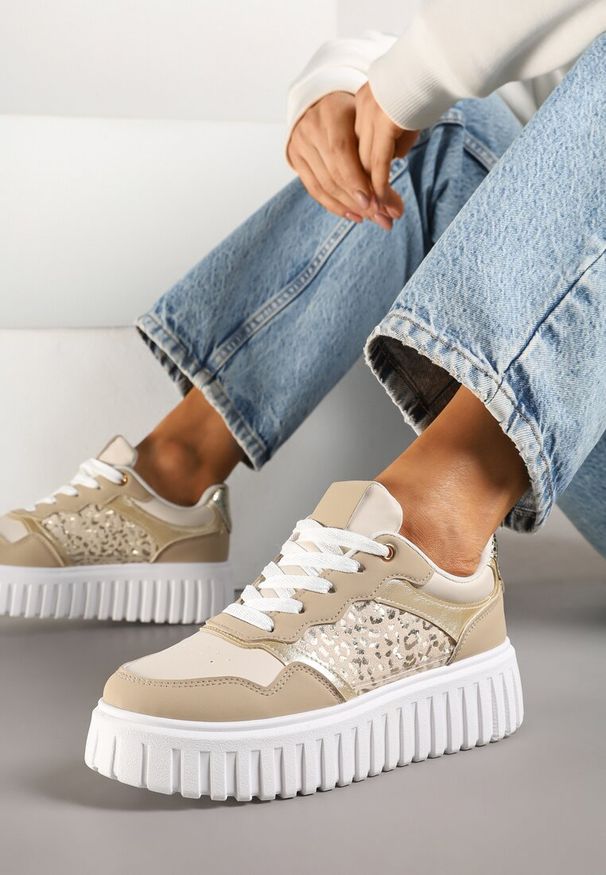 Born2be - Beżowe Sneakersy na Grubej Tłoczonej Podeszwie z Perforacją i Panterką Odivila. Kolor: beżowy. Materiał: jeans. Wzór: motyw zwierzęcy