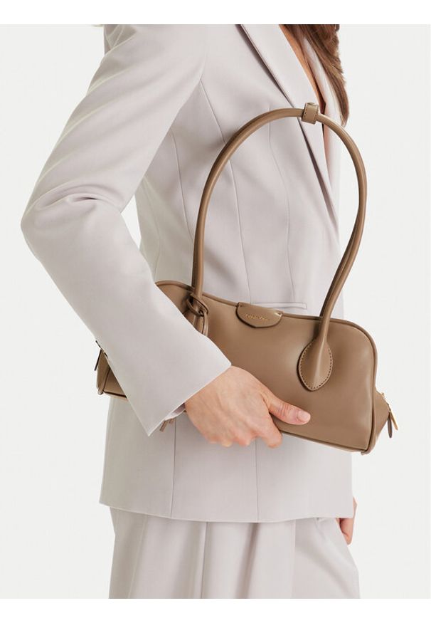 Calvin Klein Torebka Emblem Trio Shoulder Bag LV04F3369G Beżowy. Kolor: beżowy. Materiał: skórzane