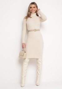 Born2be - Beżowa Sweterkowa Puchata Sukienka Midi z Wełny z Golfem Sebhat. Typ kołnierza: golf. Kolor: beżowy. Materiał: wełna. Długość: midi #5