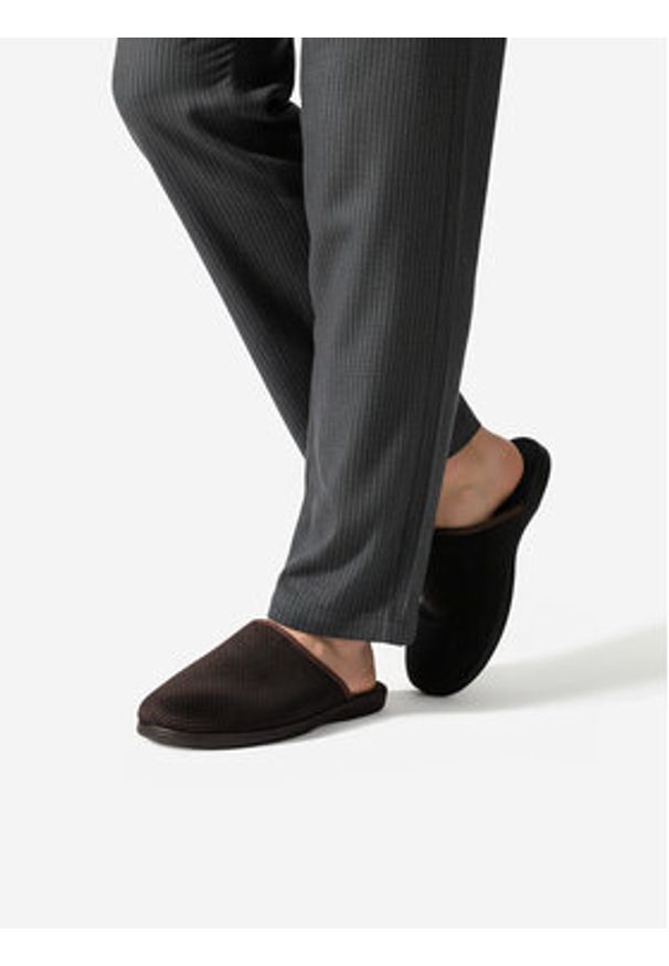 Home & Relax Kapcie CEO-P4270503 Brązowy. Kolor: brązowy. Materiał: materiał