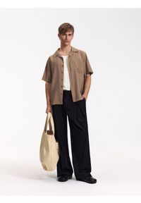 Reserved - Koszula boxy fit z krótkim rękawem - beżowy. Kolor: beżowy. Materiał: wiskoza. Długość rękawa: krótki rękaw. Długość: krótkie #1