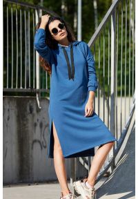 Infinite You - Bluzowa sukienka z kapturem bawełna premium niebieska. Typ kołnierza: kaptur. Kolor: niebieski. Materiał: bawełna. Długość: maxi #3