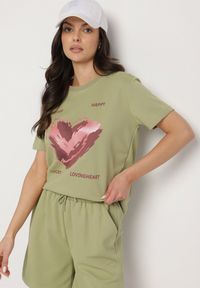 Born2be - Jasnozielony T-shirt z Ozdobnym Nadrukiem Palithiela. Okazja: na co dzień. Kolor: zielony. Materiał: jeans. Wzór: nadruk. Styl: klasyczny, casual #7