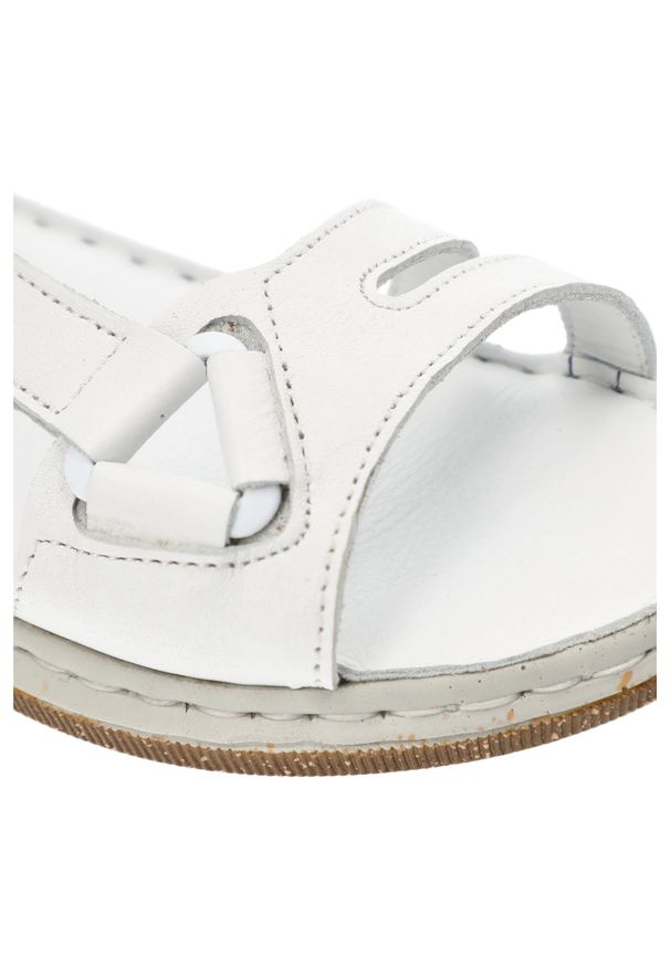 Białe Sandały Artiker Wygodne Obuwie Damskie. Okazja: na spacer. Kolor: biały. Materiał: skóra. Sezon: lato. Styl: elegancki