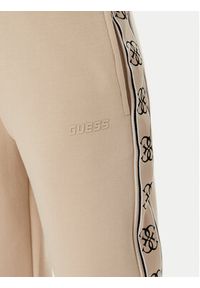 Guess Spodnie dresowe V2YB15 KB3P2 Beżowy Regular Fit. Kolor: beżowy. Materiał: bawełna #2