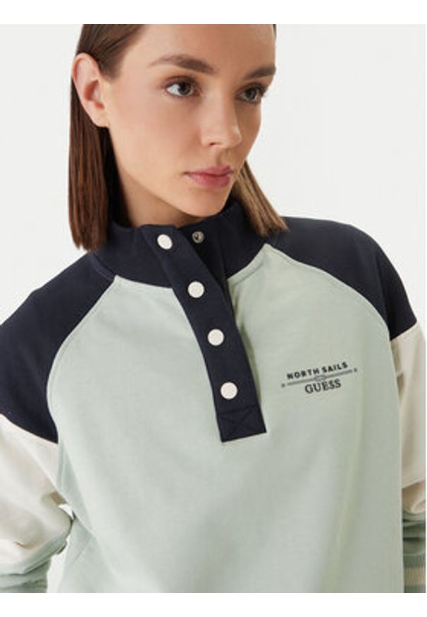 Guess Bluza GUESS x NORTH SAILS W6GQ12 K3481 Zielony Regular Fit. Kolor: zielony. Materiał: bawełna