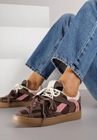 Renee - Brązowe Sneakersy Kultowe Tenisówki z Podwójnymi Sznurówkami Luvitta. Okazja: na co dzień, na spacer. Kolor: brązowy. Materiał: satyna, skóra. Sport: bieganie, turystyka piesza