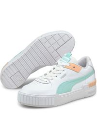Buty do chodzenia damskie Puma Cali Sport. Zapięcie: sznurówki. Kolor: biały. Materiał: materiał, skóra, tkanina, syntetyk. Szerokość cholewki: normalna. Sport: turystyka piesza