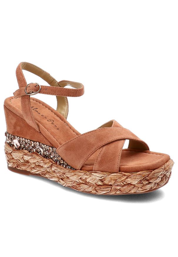 Pomarańczowe Sandały Alma En Pena Eleganckie Buty Na Koturnie. Okazja: na co dzień. Zapięcie: sprzączka. Kolor: pomarańczowy. Szerokość cholewki: normalna. Wzór: aplikacja. Materiał: zamsz, skóra. Obcas: na koturnie. Styl: elegancki. Wysokość obcasa: średni