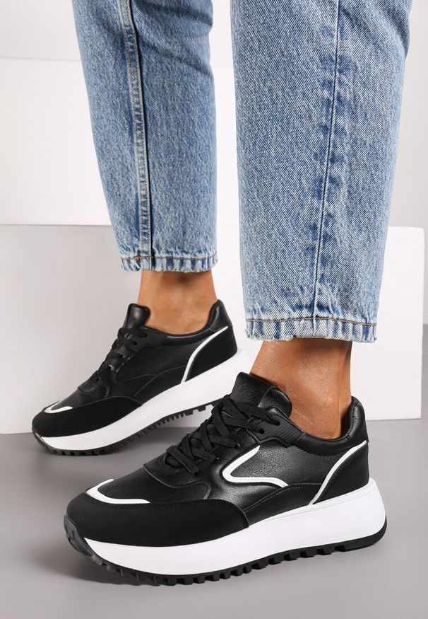 Renee - Czarne Sneakersy na Płaskiej Podeszwie z Geometrycznym Motywem Erithnia. Okazja: na spotkanie biznesowe. Kolor: czarny. Materiał: jeans. Wzór: geometria. Obcas: na płaskiej podeszwie