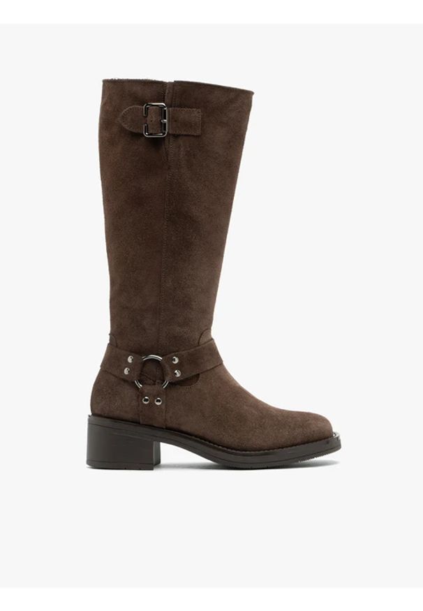 Ryłko - Brązowe kozaki biker boots ze skóry welurowej. Zapięcie: zamek. Kolor: brązowy. Materiał: welur, skóra. Szerokość cholewki: normalna. Obcas: na obcasie. Styl: street. Wysokość obcasa: średni
