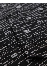 Ombre Clothing - Bawełniana koszulka z nadrukiem i okrągłym dekoltem – czarna V2 - Rozmiar: L. Okazja: na co dzień. Kolor: czarny. Materiał: bawełna. Długość rękawa: krótki rękaw. Długość: krótkie. Wzór: nadruk. Styl: klasyczny, casual #3
