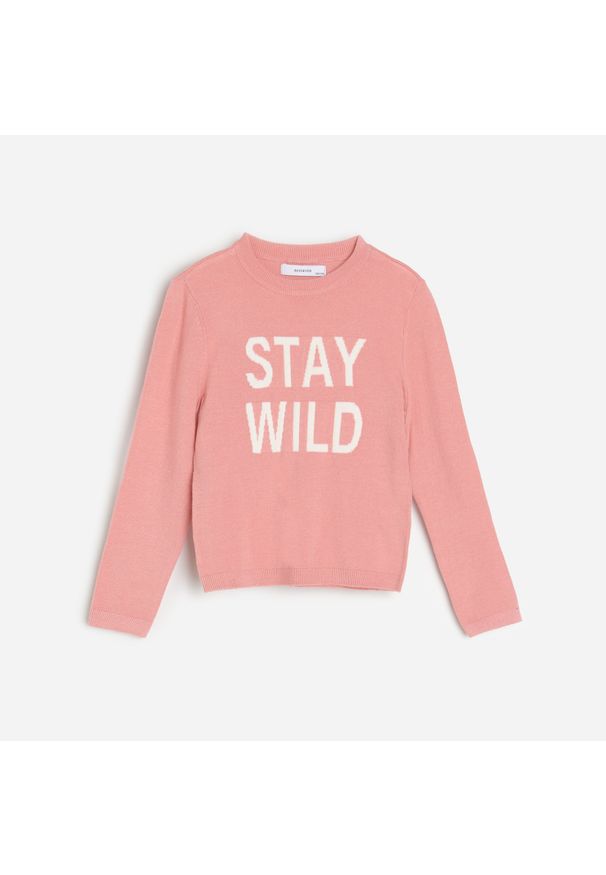 Reserved - Sweter z napisem - Różowy. Kolor: różowy. Wzór: napisy