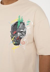 Born2be - Beżowa Koszulka z Krótkim Rękawem T-Shirt z Nadrukiem z Przodu i na Plecach Franestia. Okazja: na co dzień. Kolor: beżowy. Materiał: jeans. Długość rękawa: krótki rękaw. Długość: krótkie. Wzór: nadruk. Styl: casual, elegancki #7