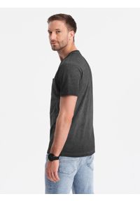 Ombre Clothing - Męski t-shirt V-neck o pręgowanej strukturze z kieszonką – czarny V6 OM-TSCT-22SS-002 - XL. Okazja: na co dzień. Kolor: czarny. Materiał: bawełna, materiał. Wzór: aplikacja, melanż. Styl: klasyczny, elegancki, vintage, casual #7