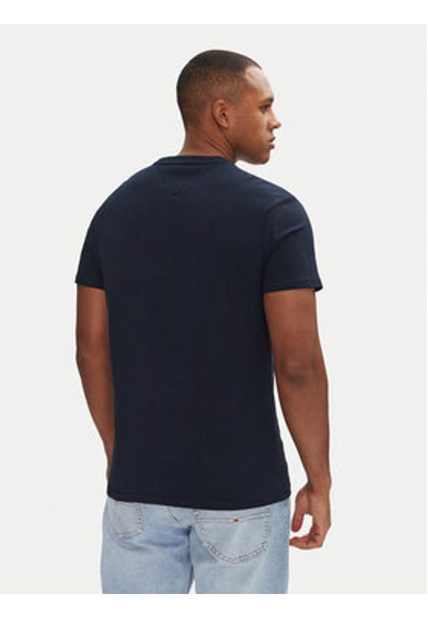 Tommy Jeans T-Shirt Signature Dna DM0DM20817 Granatowy Regular Fit. Kolor: niebieski. Materiał: bawełna