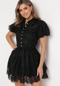 Born2be - Czarna Koronkowa Sukienka Mini w Kwiaty z Bufiastymi Rękawami Cervi. Kolor: czarny. Materiał: koronka. Wzór: kwiaty. Długość: mini #1