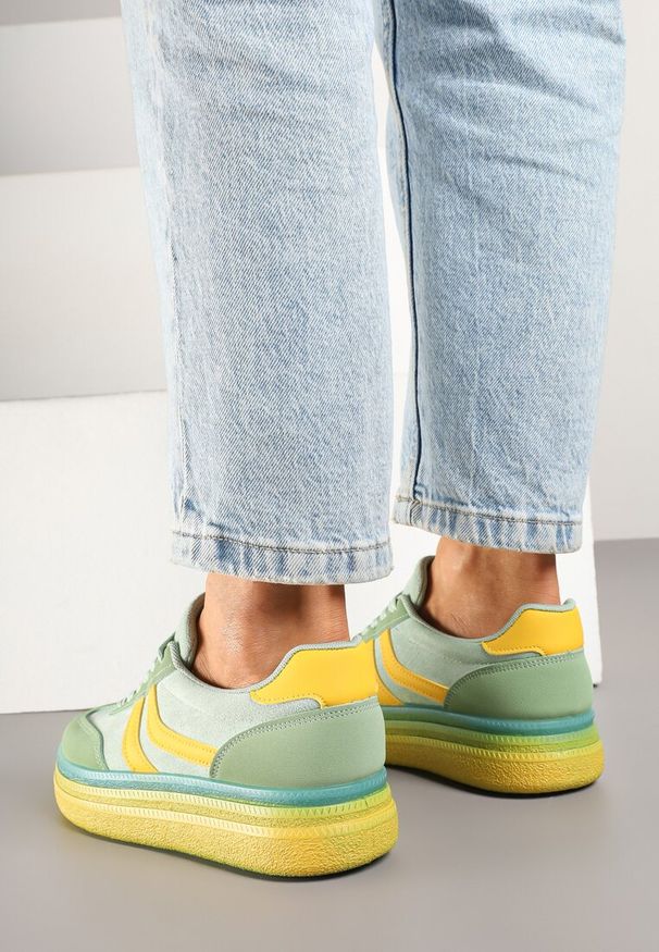 Renee - Zielono-Żółte Sneakersy Typu Kultowe Tenisówki na Niskiej Platformie Olritia. Nosek buta: okrągły. Zapięcie: sznurówki. Kolor: zielony. Materiał: materiał. Obcas: na platformie. Wysokość obcasa: niski
