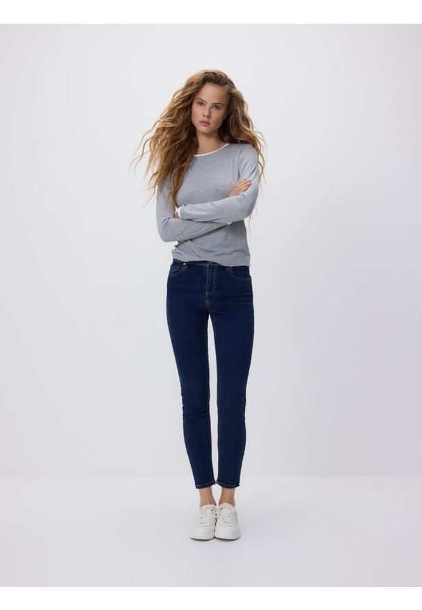 Reserved - Jeansy slim push up - granatowy. Kolor: niebieski