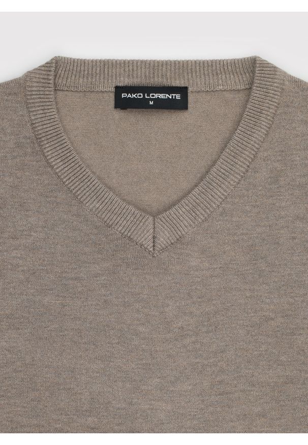 Pako Lorente - PAKO LORENTE - Jasnobrązowy sweter męski v-neck. Okazja: na co dzień. Kolor: zielony, brązowy, czarny. Materiał: nylon, wiskoza. Sezon: jesień. Styl: casual
