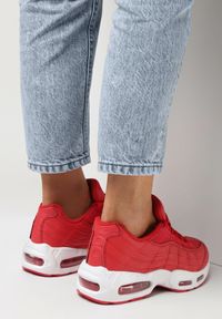 Born2be - Czerwone Buty Sportowe Caliseise. Nosek buta: okrągły. Kolor: czerwony. Materiał: materiał. Szerokość cholewki: normalna. Wzór: aplikacja. Sport: turystyka piesza #5