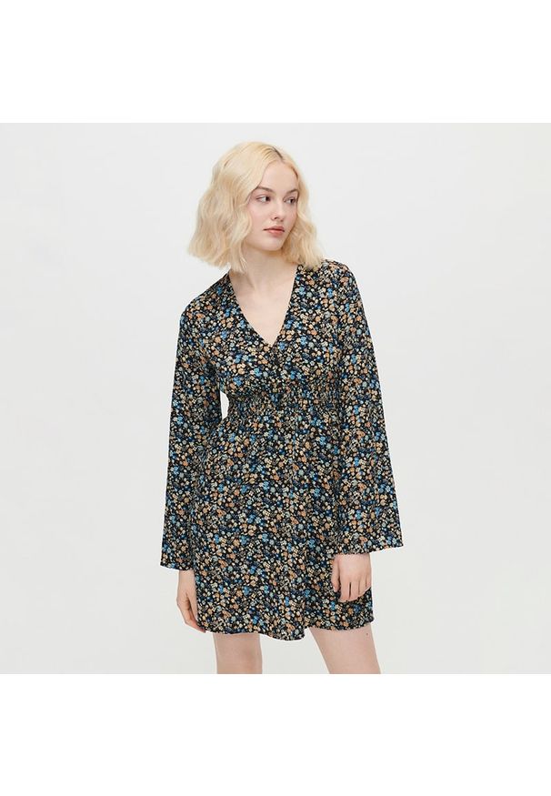 House - Sukienka mini w drobne kwiaty - Wielobarwny. Wzór: kwiaty. Długość: mini